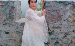 双指探洞破花苞